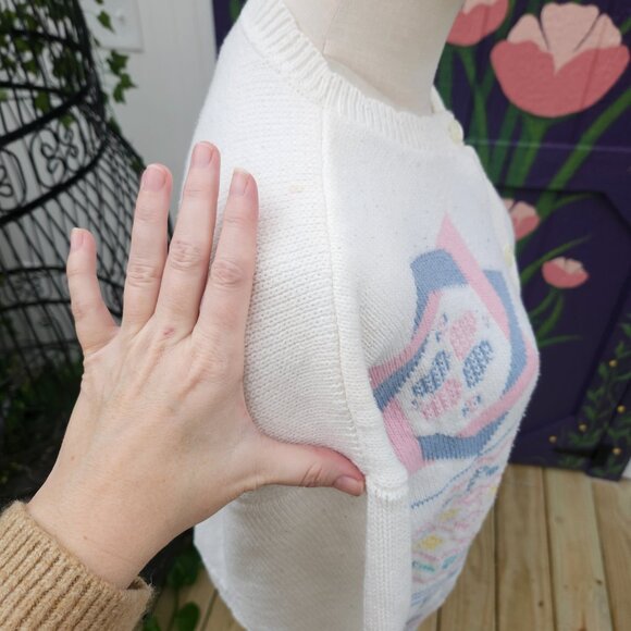 Vintage 1980's White Cotton Cardigan with Crochet Flowers, Quilt Bonnet Cottage - Picture 13 of 15